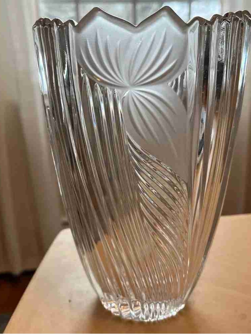 Clear Crystal Ribbed Glass Vase - Elegant Swirl Design